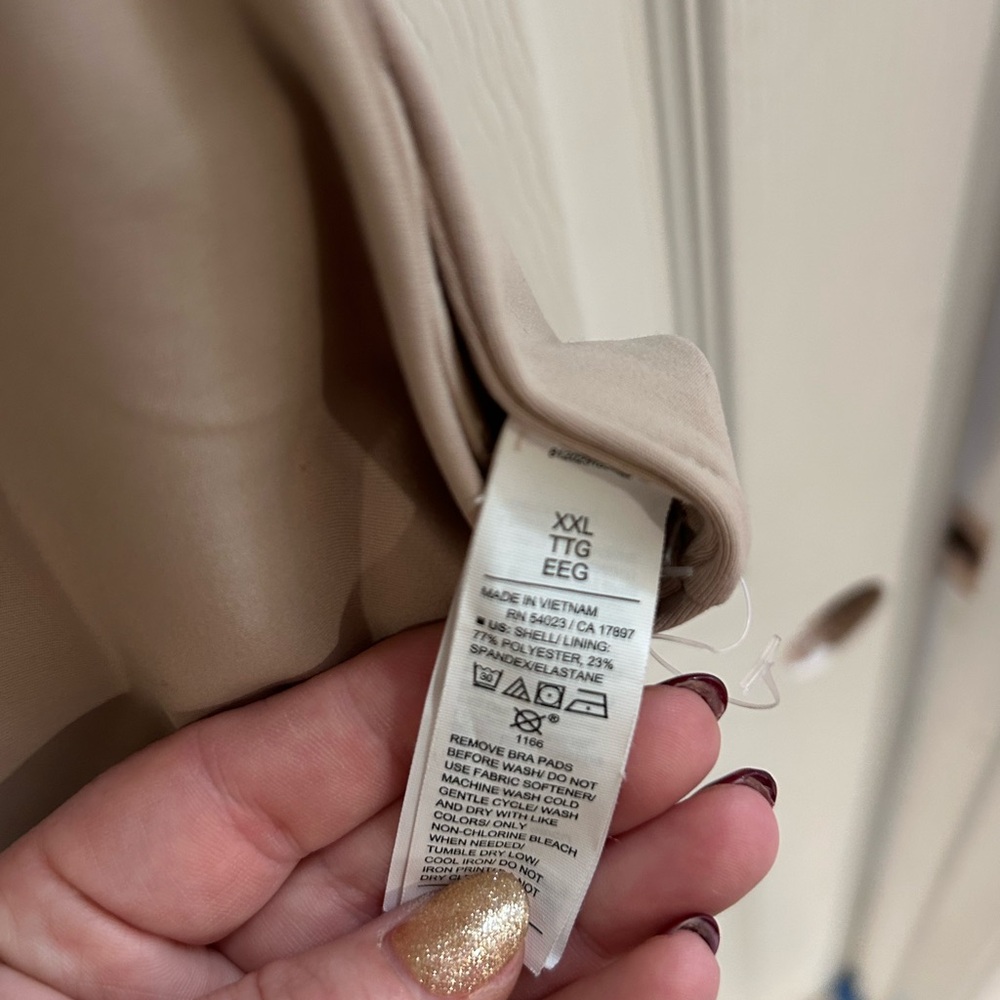 Taupe Old Navy Light Support Cropped Twist-Front Sports Bra (XXL) - Picture 2 of 3